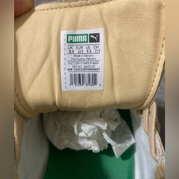 NWB Puma Clyde Beige Low-Top Sneakers